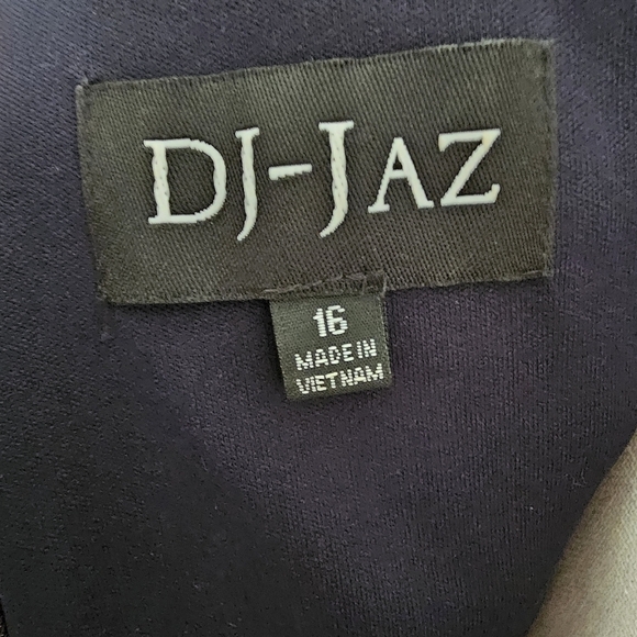 DJ Jaz Cap Sleeve Beaded Neck Sheath Dress - Picture 10 of 11